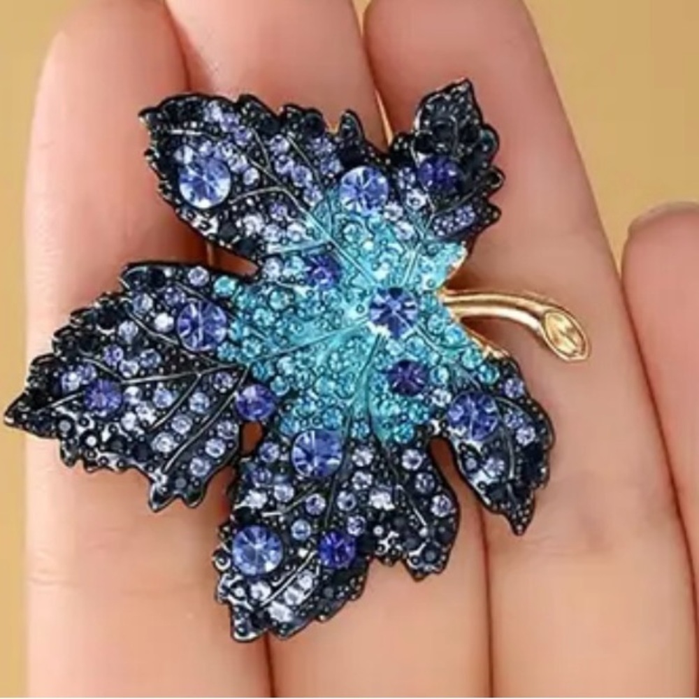 NWOT - Vibrant Blue Rhinestone Maple Leaf Brooch - Picture 2 of 5
